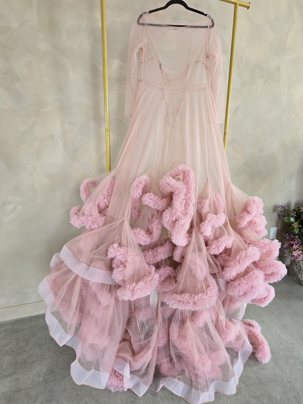 Elegant Pink Tulle Gown with Ruffled Hem-old Hollywoo Glam - Picture 4 of 11